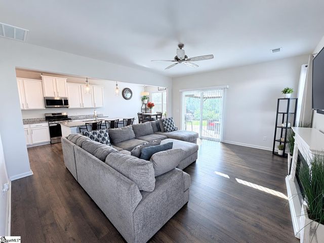 202 Ashborne Lane, Simpsonville, SC 29681