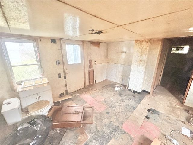 616 Conrad Ave, N Charleroi, PA 15022