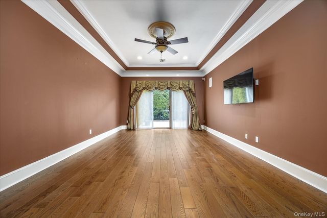 209 Windwatch Drive, Hauppauge, NY 11788