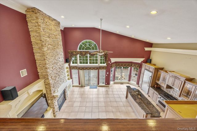 209 Windwatch Drive, Hauppauge, NY 11788