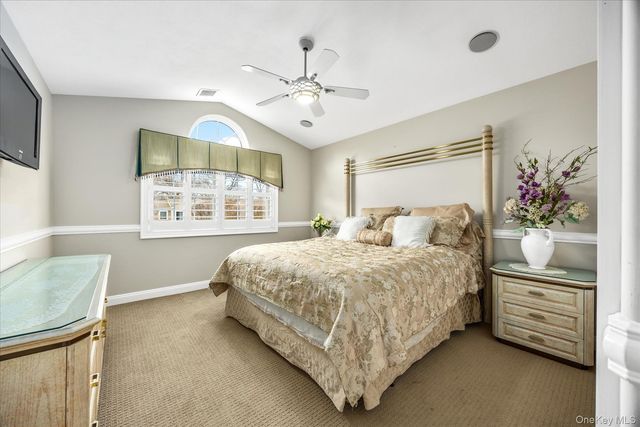 209 Windwatch Drive, Hauppauge, NY 11788