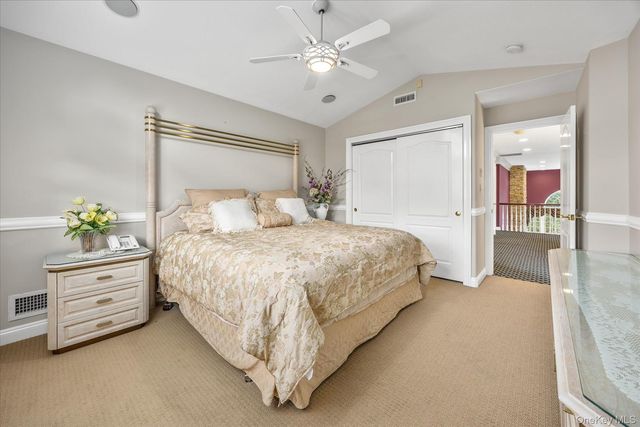 209 Windwatch Drive, Hauppauge, NY 11788