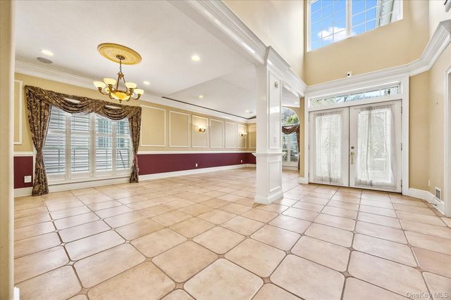 209 Windwatch Drive, Hauppauge, NY 11788