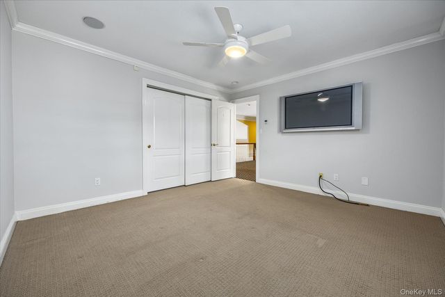 209 Windwatch Drive, Hauppauge, NY 11788