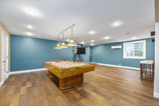 209 Windwatch Drive, Hauppauge, NY 11788