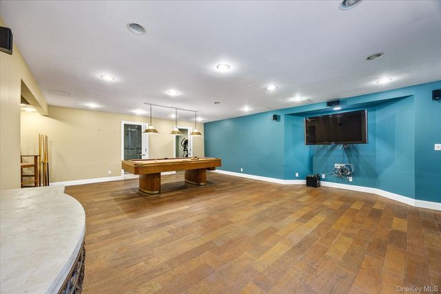 209 Windwatch Drive, Hauppauge, NY 11788