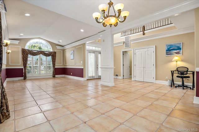 209 Windwatch Drive, Hauppauge, NY 11788