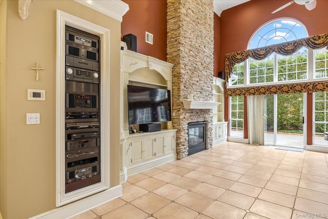 209 Windwatch Drive, Hauppauge, NY 11788