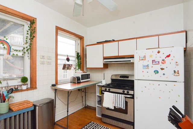 1400 W ROSEMONT Avenue 1, Chicago, IL 60660