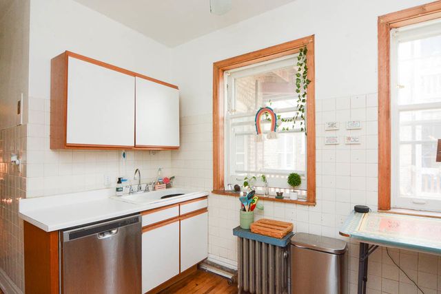 1400 W ROSEMONT Avenue 1, Chicago, IL 60660