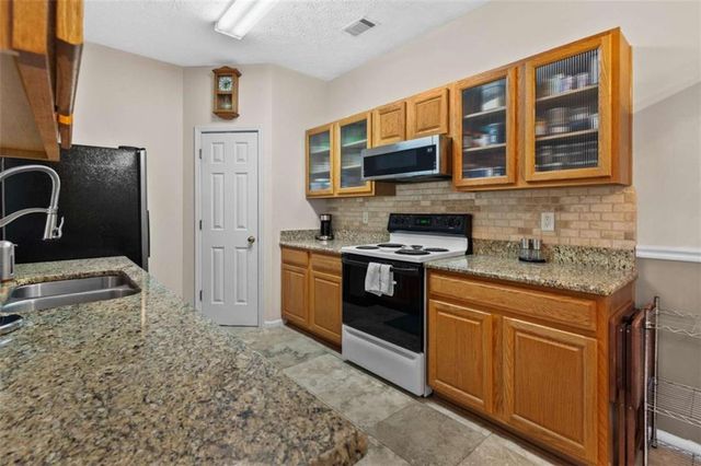 3070 Harvest Circle, Fairburn, GA 30213