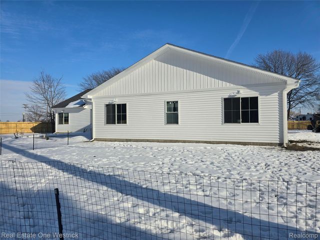 9236 River Road, Clay Township, MI 48001