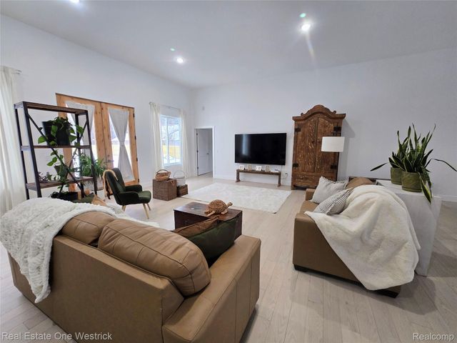 9236 River Road, Clay Township, MI 48001