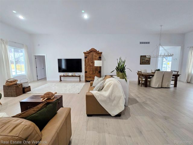 9236 River Road, Clay Township, MI 48001