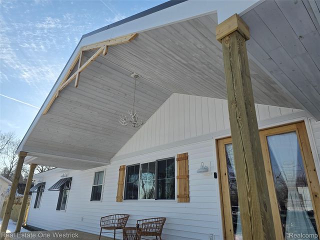 9236 River Road, Clay Township, MI 48001