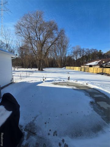 9236 River Road, Clay Township, MI 48001