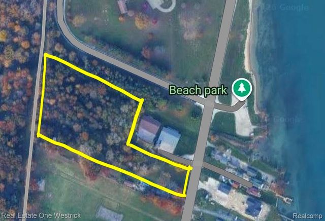 9236 River Road, Clay Township, MI 48001