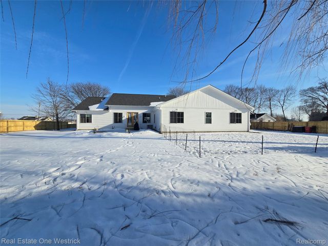 9236 River Road, Clay Township, MI 48001