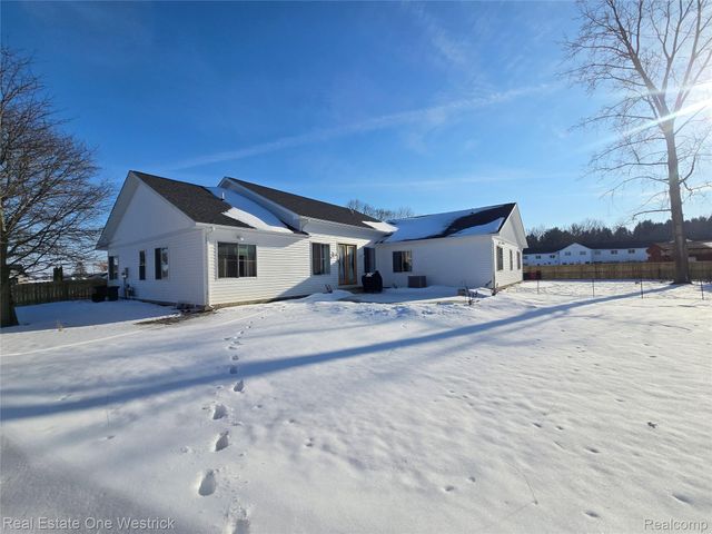 9236 River Road, Clay Township, MI 48001