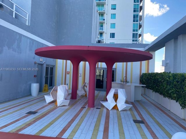 31 SE 6th St 1404, Miami, FL 33131