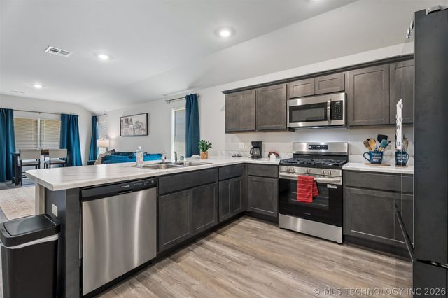 11802 S 274th East Avenue, Coweta, OK 74429