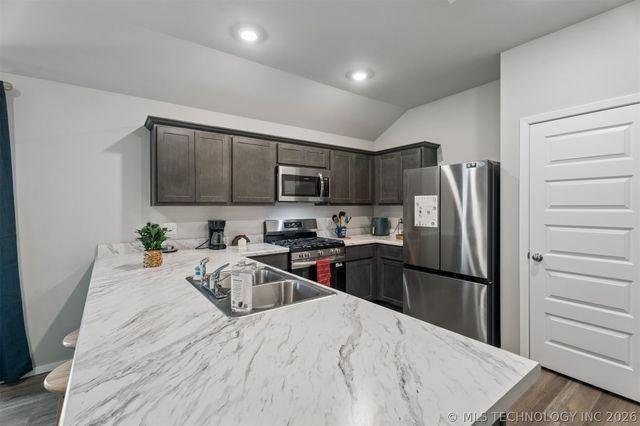 11802 S 274th East Avenue, Coweta, OK 74429