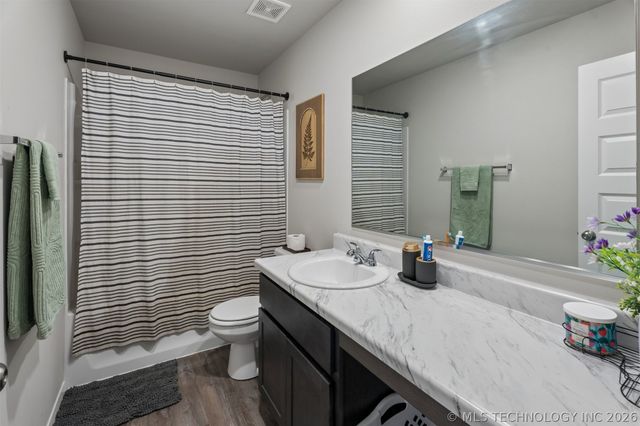 11802 S 274th East Avenue, Coweta, OK 74429