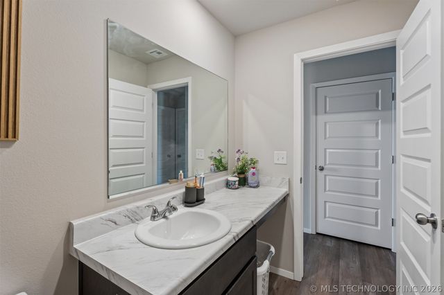 11802 S 274th East Avenue, Coweta, OK 74429