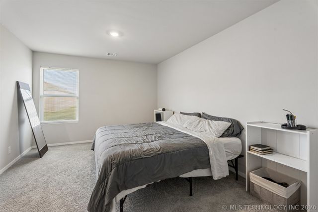 11802 S 274th East Avenue, Coweta, OK 74429