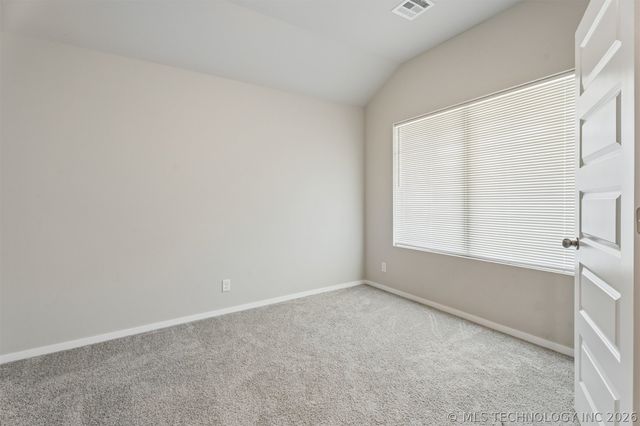 11802 S 274th East Avenue, Coweta, OK 74429