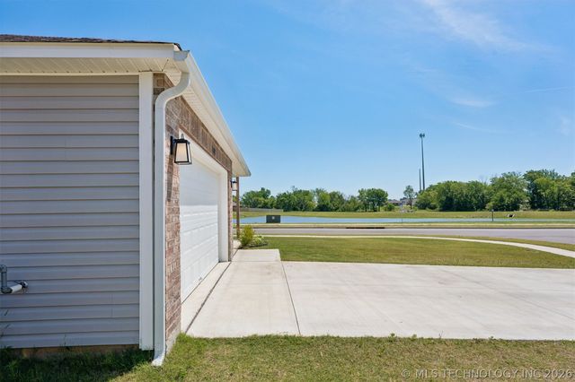 11802 S 274th East Avenue, Coweta, OK 74429
