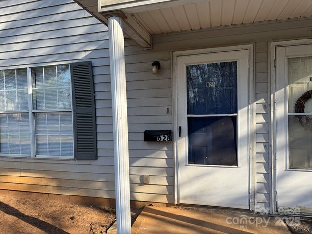 628 7th Avenue SW, Hickory, NC 28602