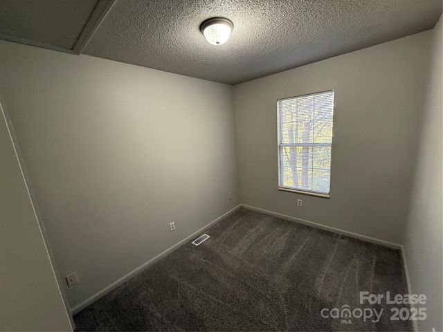 628 7th Avenue SW, Hickory, NC 28602