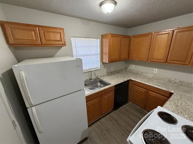 628 7th Avenue SW, Hickory, NC 28602