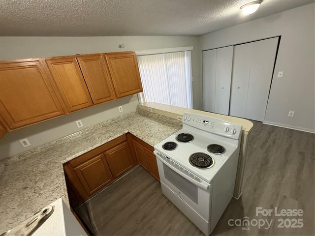 628 7th Avenue SW, Hickory, NC 28602