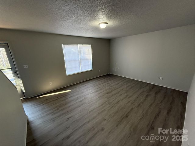 628 7th Avenue SW, Hickory, NC 28602