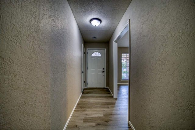 216 SW Crystal Hills Dr, Lawton, OK 73505