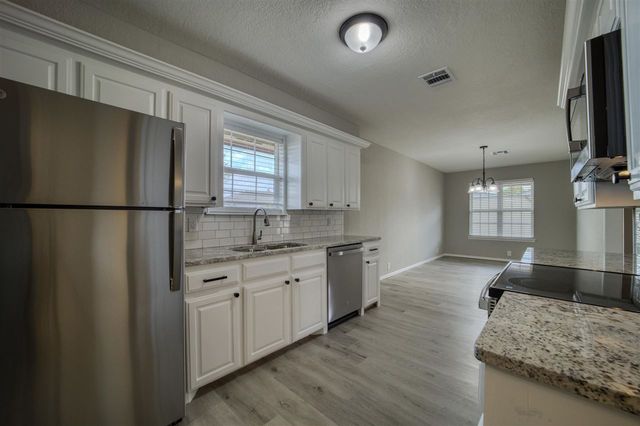 216 SW Crystal Hills Dr, Lawton, OK 73505