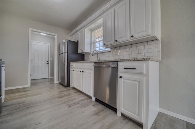 216 SW Crystal Hills Dr, Lawton, OK 73505