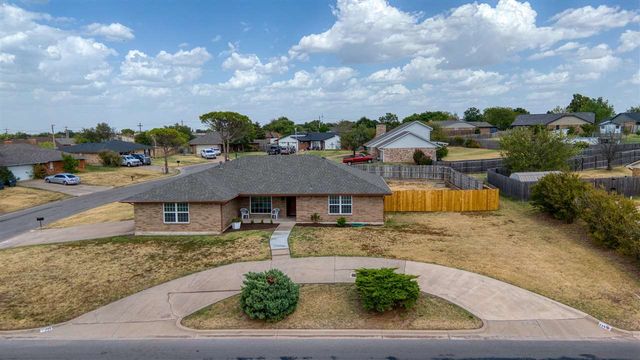 216 SW Crystal Hills Dr, Lawton, OK 73505