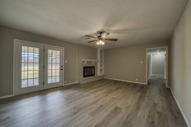 216 SW Crystal Hills Dr, Lawton, OK 73505