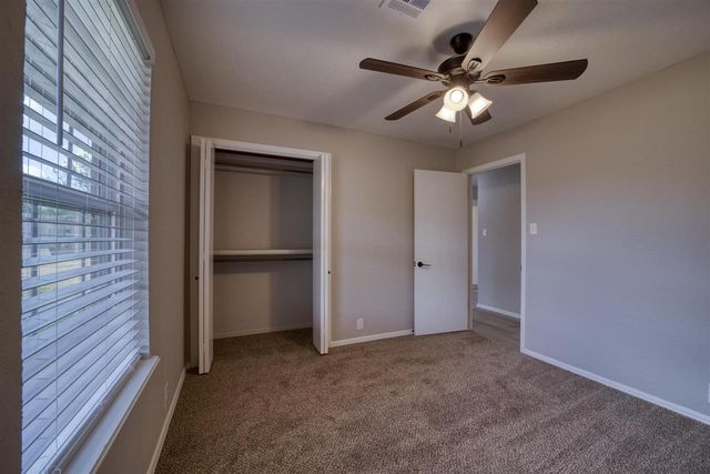216 SW Crystal Hills Dr, Lawton, OK 73505