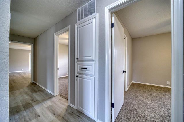 216 SW Crystal Hills Dr, Lawton, OK 73505