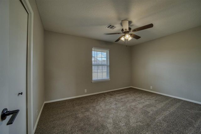 216 SW Crystal Hills Dr, Lawton, OK 73505