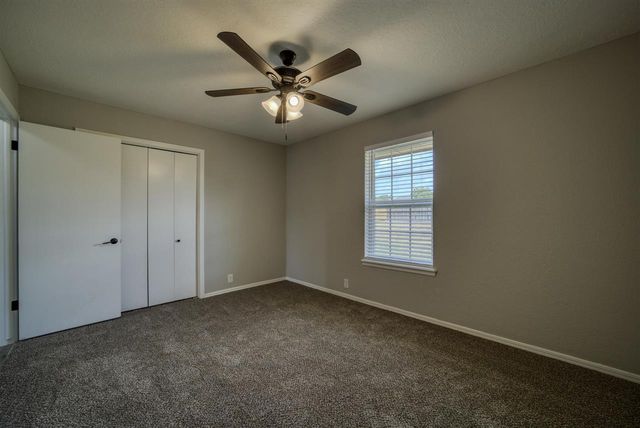 216 SW Crystal Hills Dr, Lawton, OK 73505