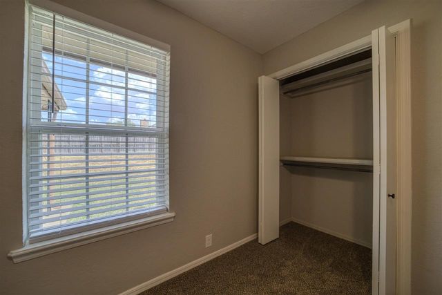 216 SW Crystal Hills Dr, Lawton, OK 73505