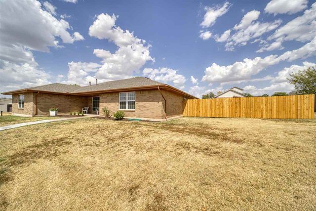 216 SW Crystal Hills Dr, Lawton, OK 73505
