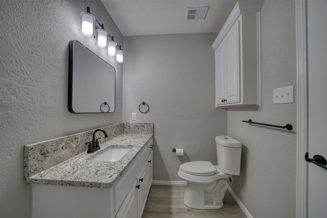 216 SW Crystal Hills Dr, Lawton, OK 73505