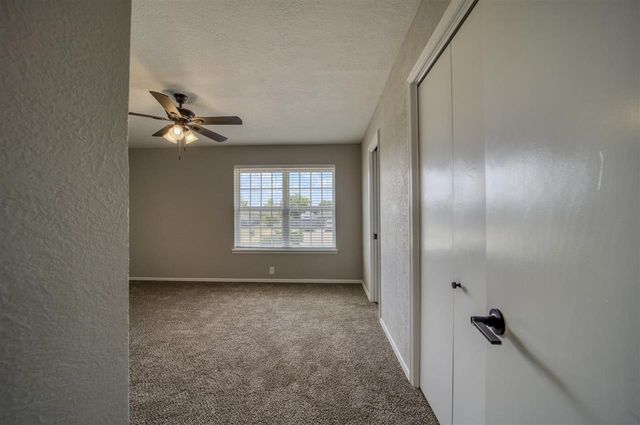216 SW Crystal Hills Dr, Lawton, OK 73505