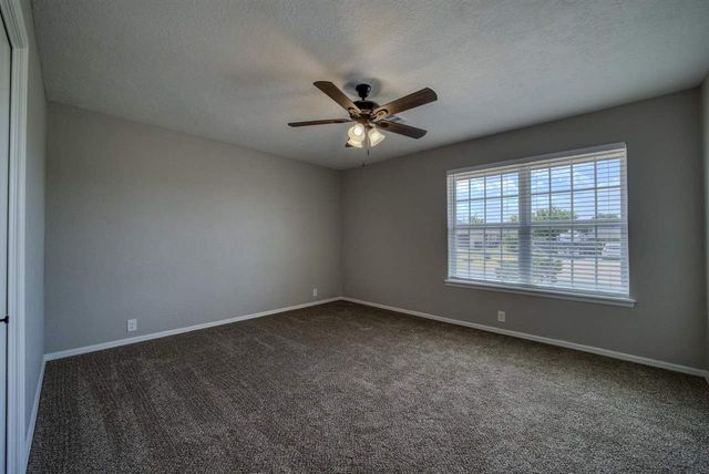 216 SW Crystal Hills Dr, Lawton, OK 73505